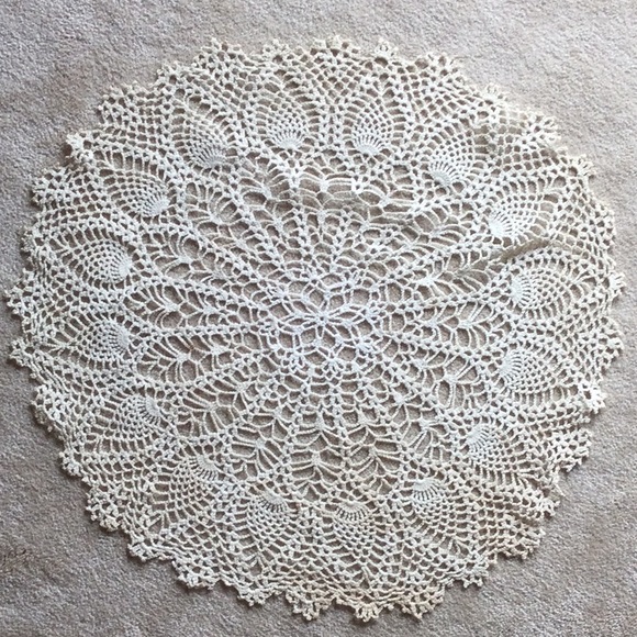 Vintage Woven Circle Table Runner - Picture 1 of 2